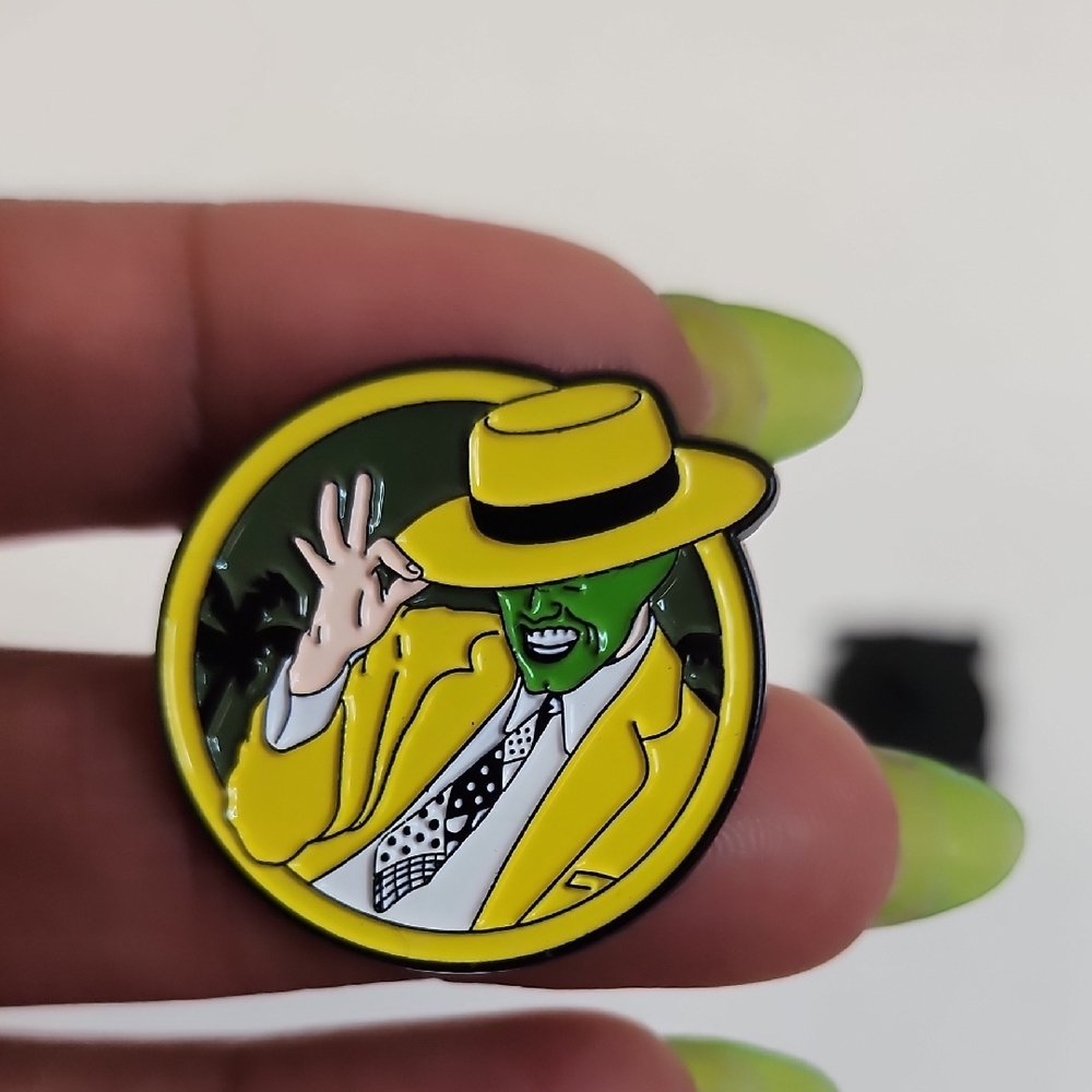 90s The Mask Style Enamel Pin Green Face Yellow Suit Retro Cartoon Pin - Picture 3 of 4